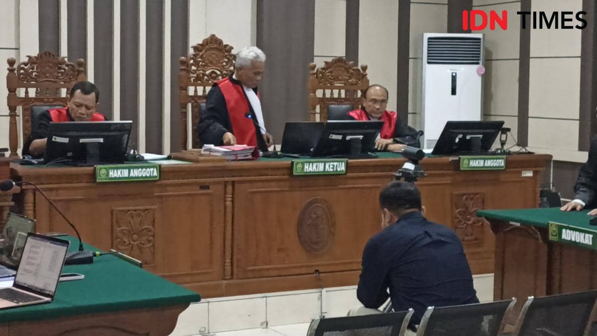 Sidang Sritex: Direksi Korporasi BJB Dicky Syahbandinata Divonis Bebas