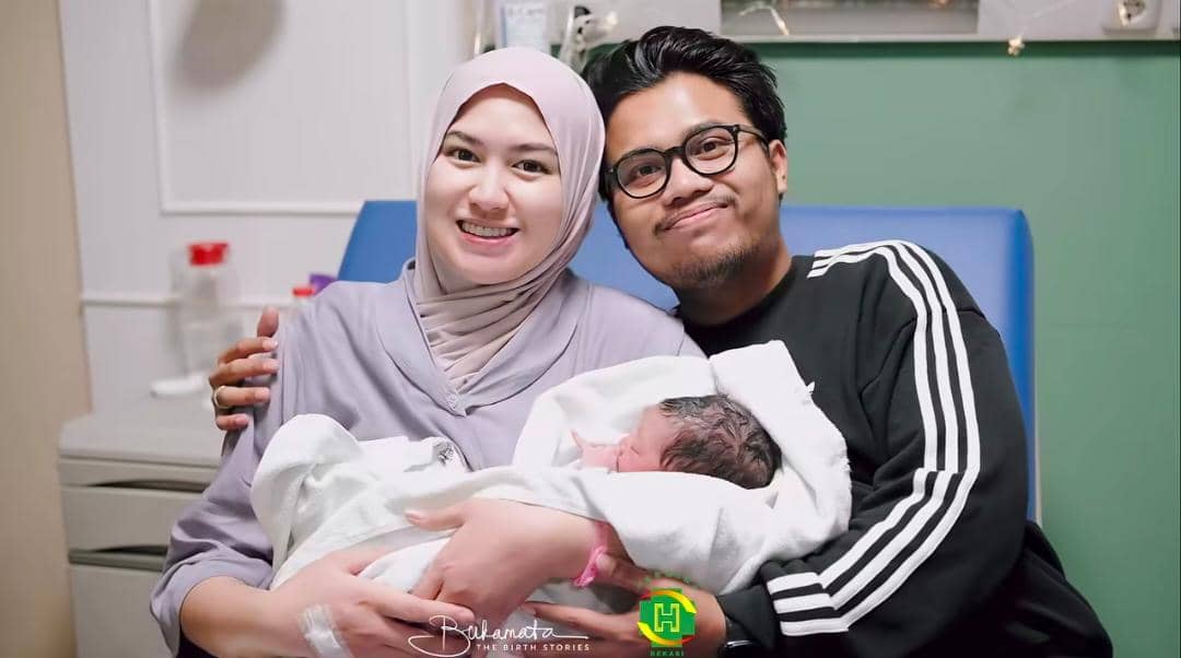 Ochi Rosdiana melahirkan anak pertama 