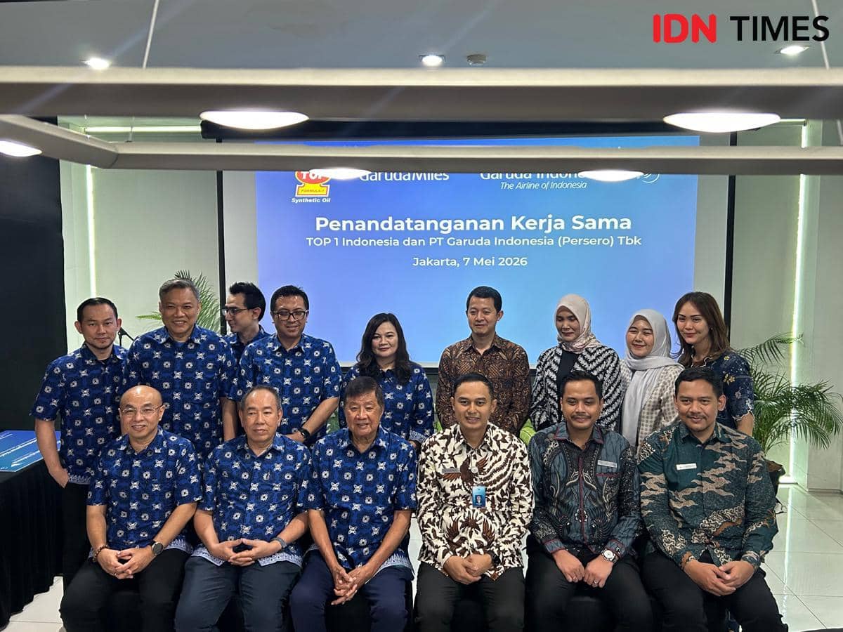 Perwakilan TOP 1 Indonesia dan Garuda Indonesia berfoto bersama setelah penandatanganan kerja sama di Jakarta pada 7 Mei 2026.
