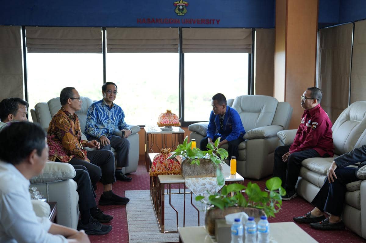Rehan, siswa SMA Negeri 8 Pinrang yang masuk Hall of Fame NASA, resmi mendapat golden ticket kuliah di Teknik Informatika Unhas. (Dok. Unhas