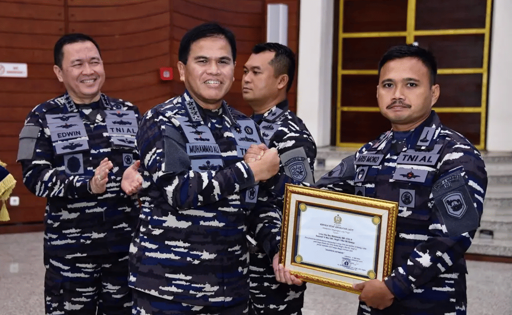 KSAL Beri Penghargaan kepada Marinir yang Rebut 56 Markas KKB di Papua