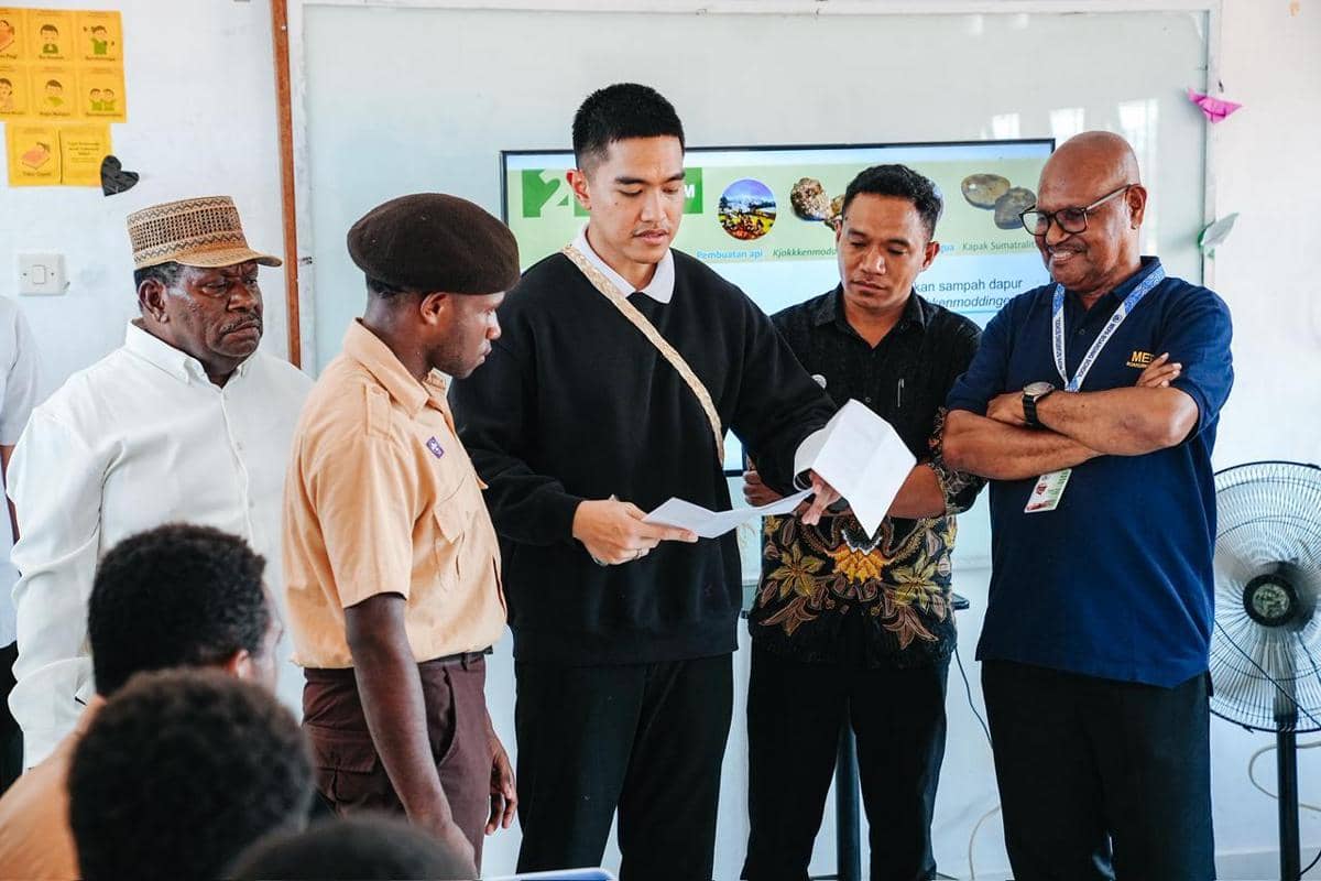 Momen Murid Sekolah di Nabire Titip Pesan untuk Pemerintah ke Kaesang