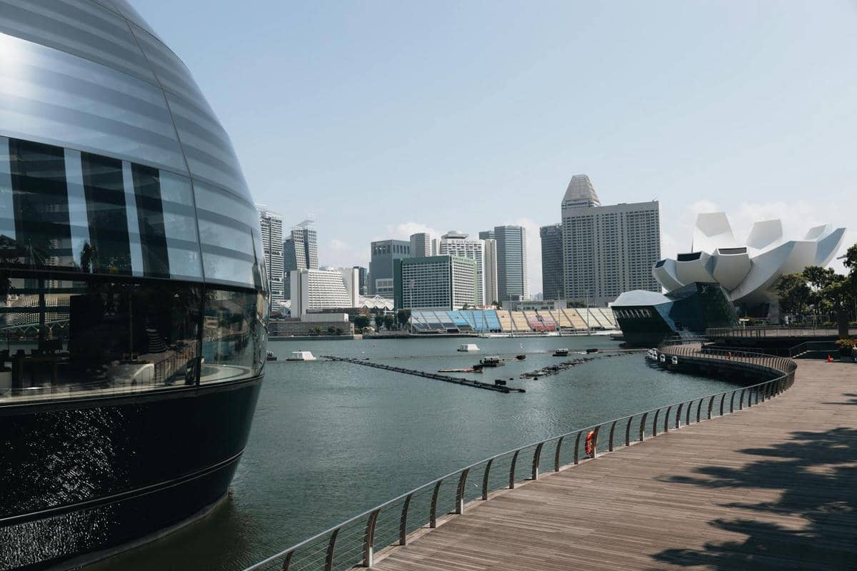 potret promenade tepi laut di Marina Bay