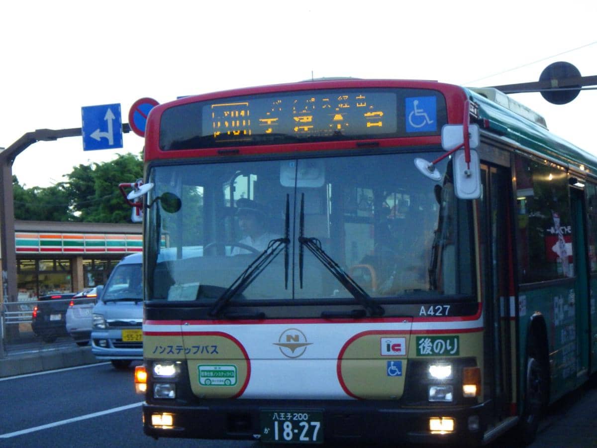 potret bus di Tokyo