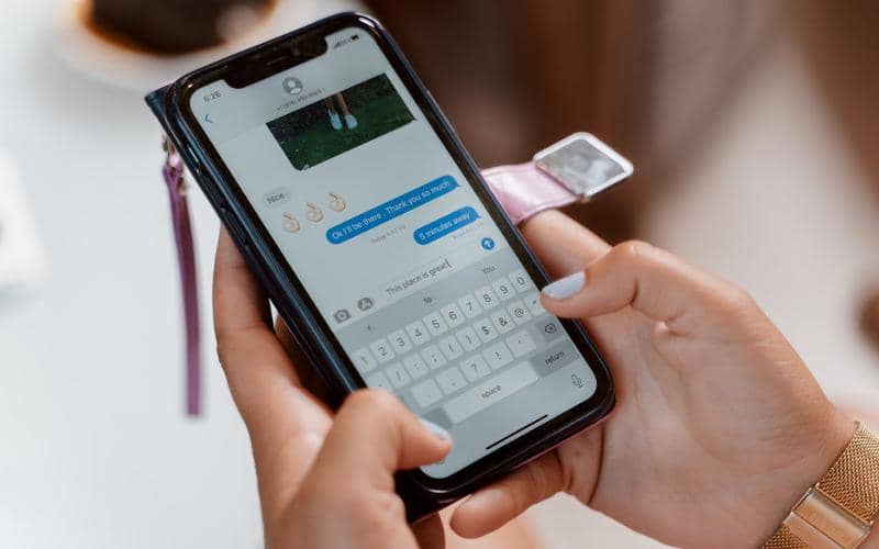 ilustrasi percakapan di Messenger