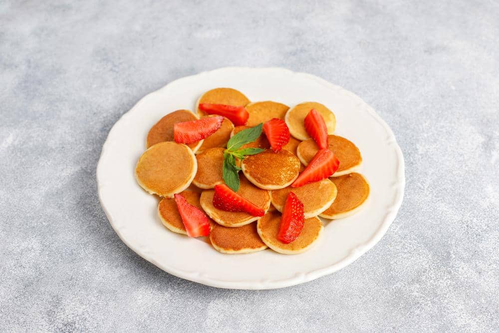 ilustrasi poffertjes dan buah 