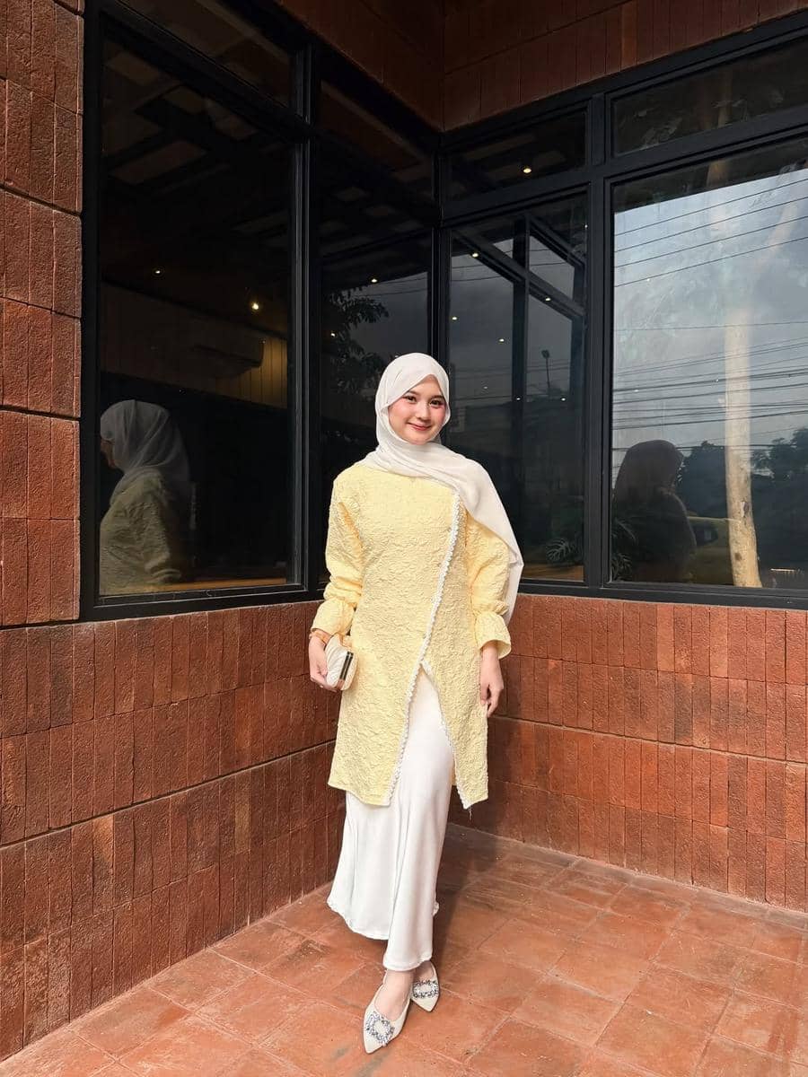Outfit baju butter yellow ala Siska Amera 