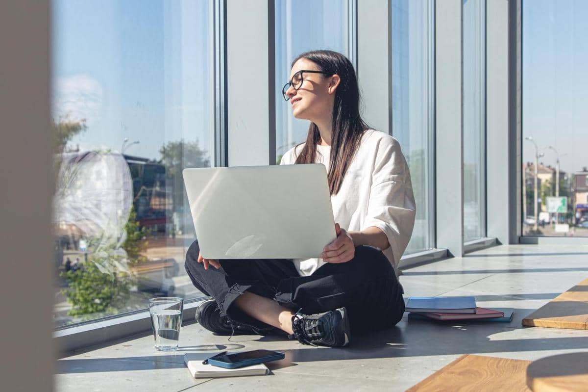 5 Tips Latihan Stoikisme Pas Break Kantor, Ampuh Lawan Overthinking