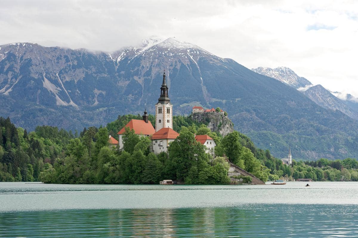 5 Fakta Danau Bled, Punya Lonceng Harapan hingga Kastil Tertua di Slovenia