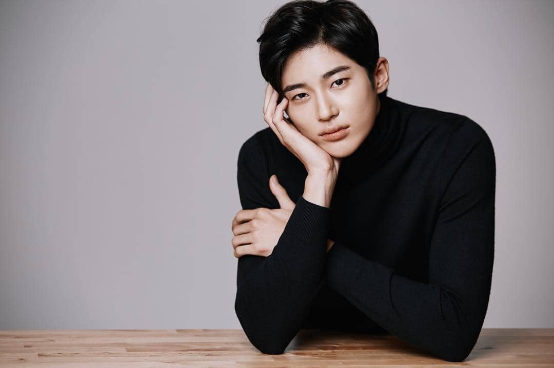 inspirasi gaya rambut pria ala Byeon Woo Seok