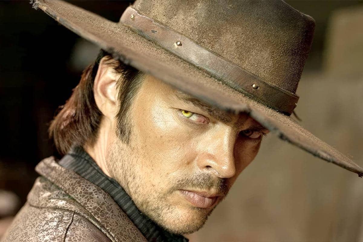 Karl Urban dalam film Priest