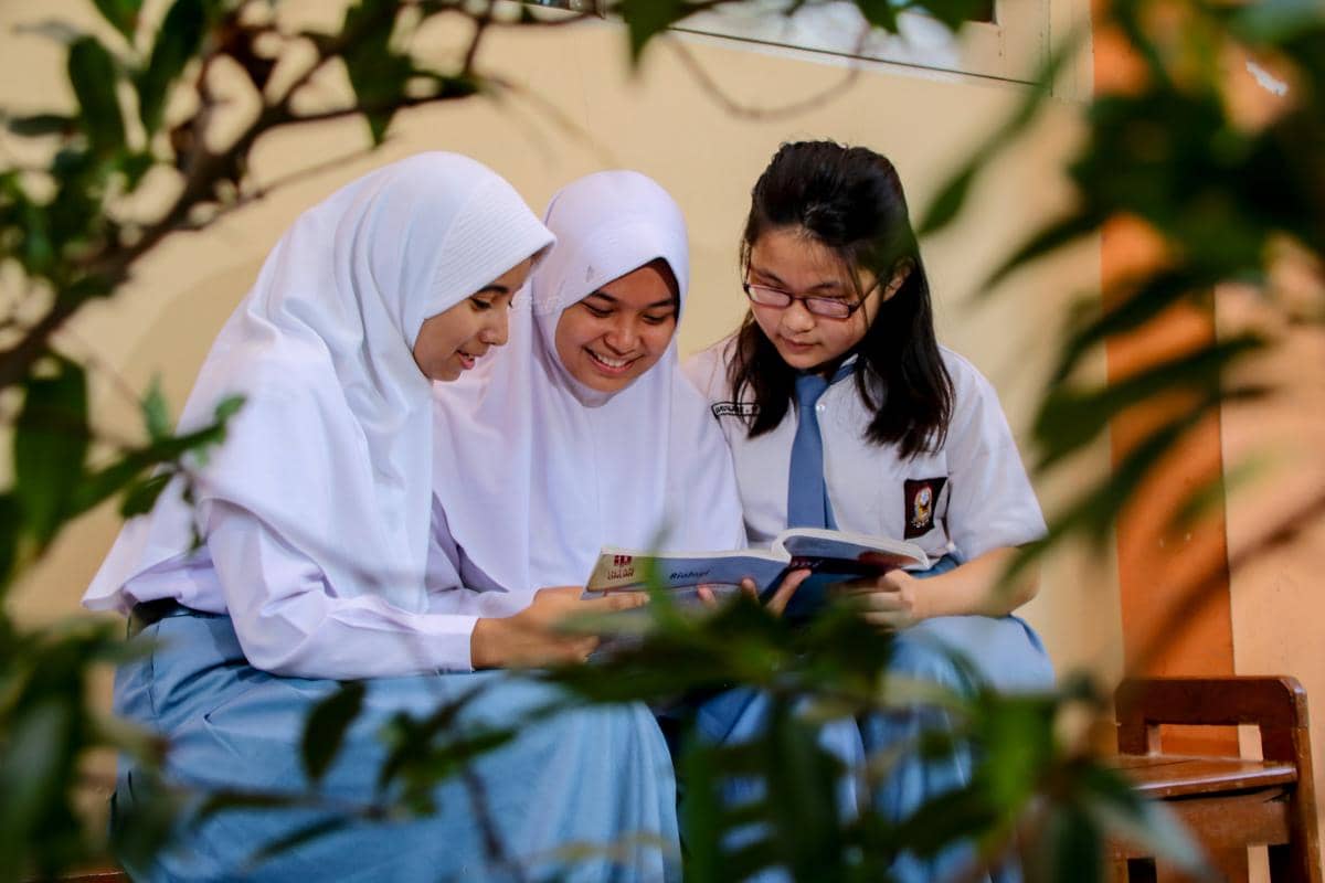 Apa yang Bikin Pertemanan SMA Sulit Dipertahankan saat Usia 30-an?