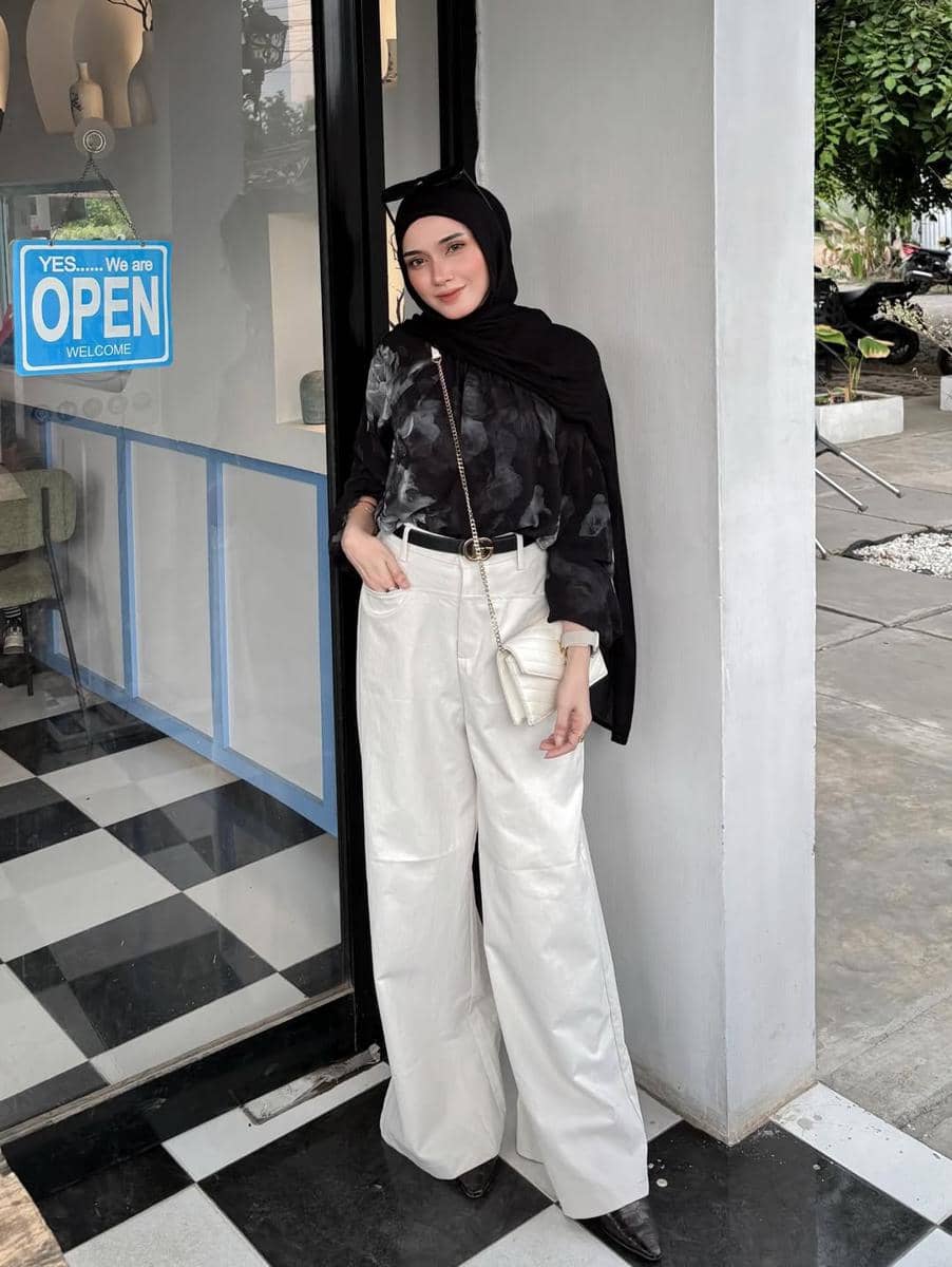 OOTD Monokrom ala Lisna Feri