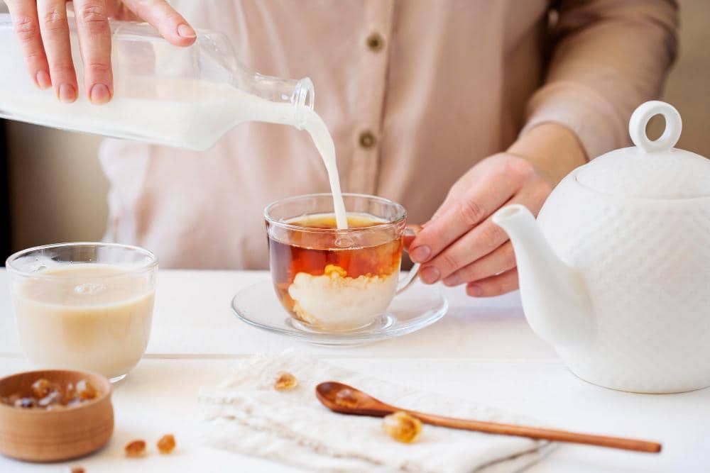 ilustrasi membuat milk tea
