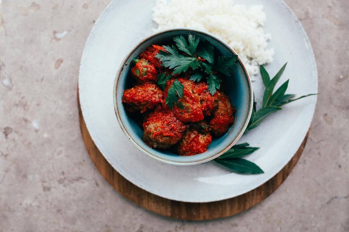 ilustrasi rendang bola-bola daging 