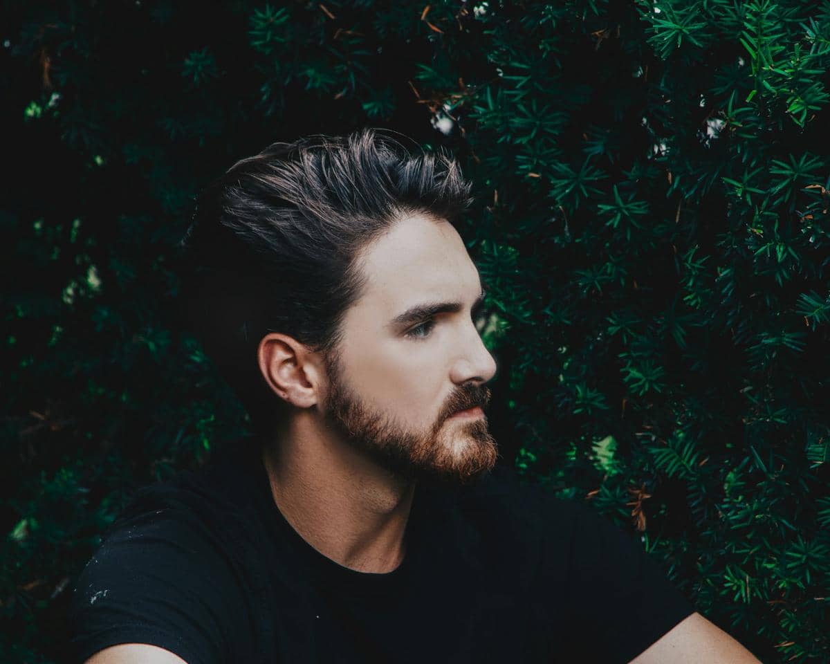 ilustrasi model jenggot Chin strap beard (unsplash.com/Sab Qadeer)
