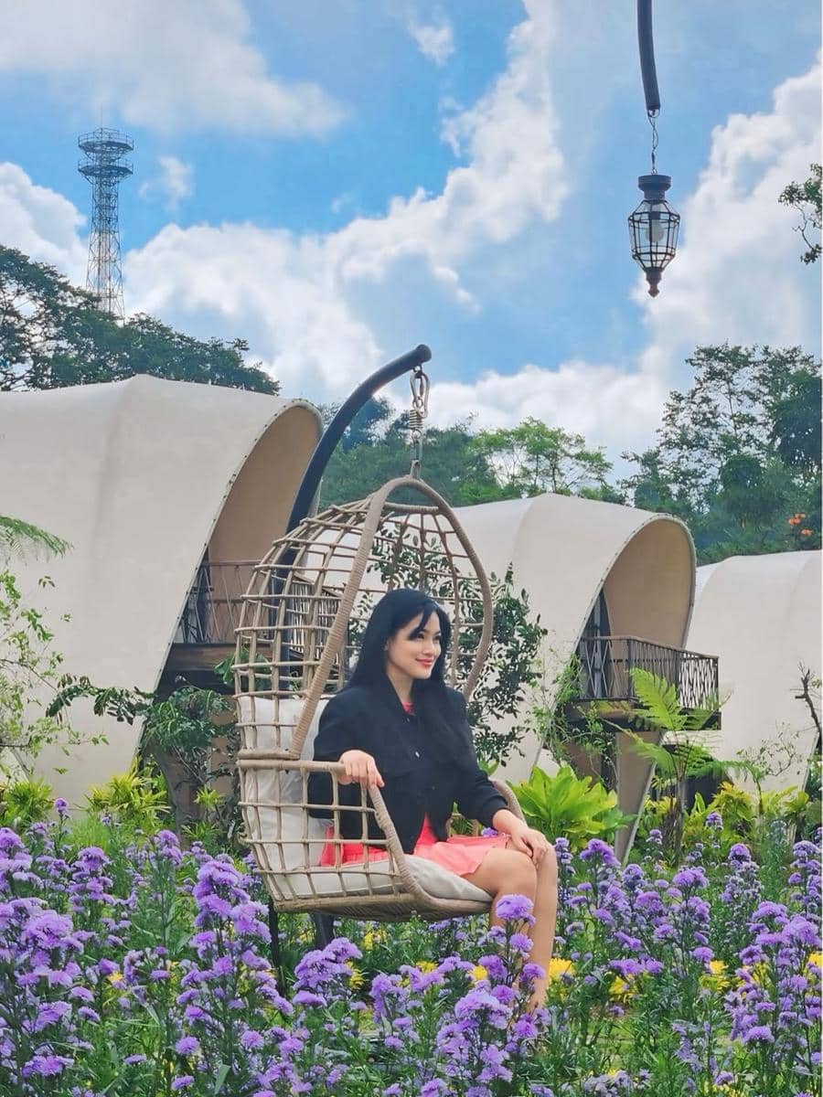 Titi Kamal Liburan di Bedugul