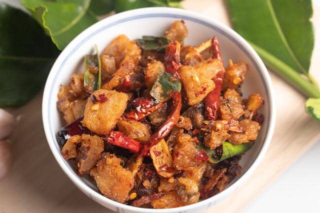 5 Tips Membuat Kulit Ayam Cabai Garam, Renyah dan Gurih