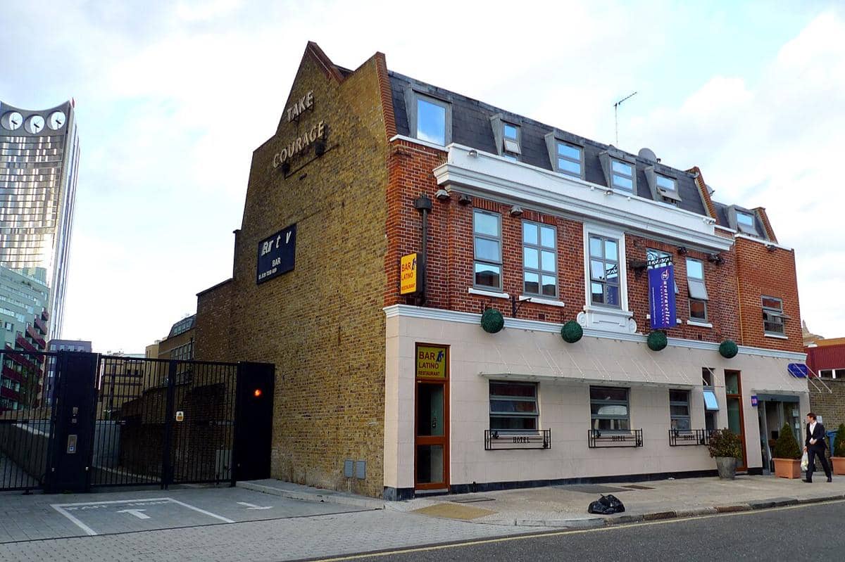 ilustrasi hostel di Queens