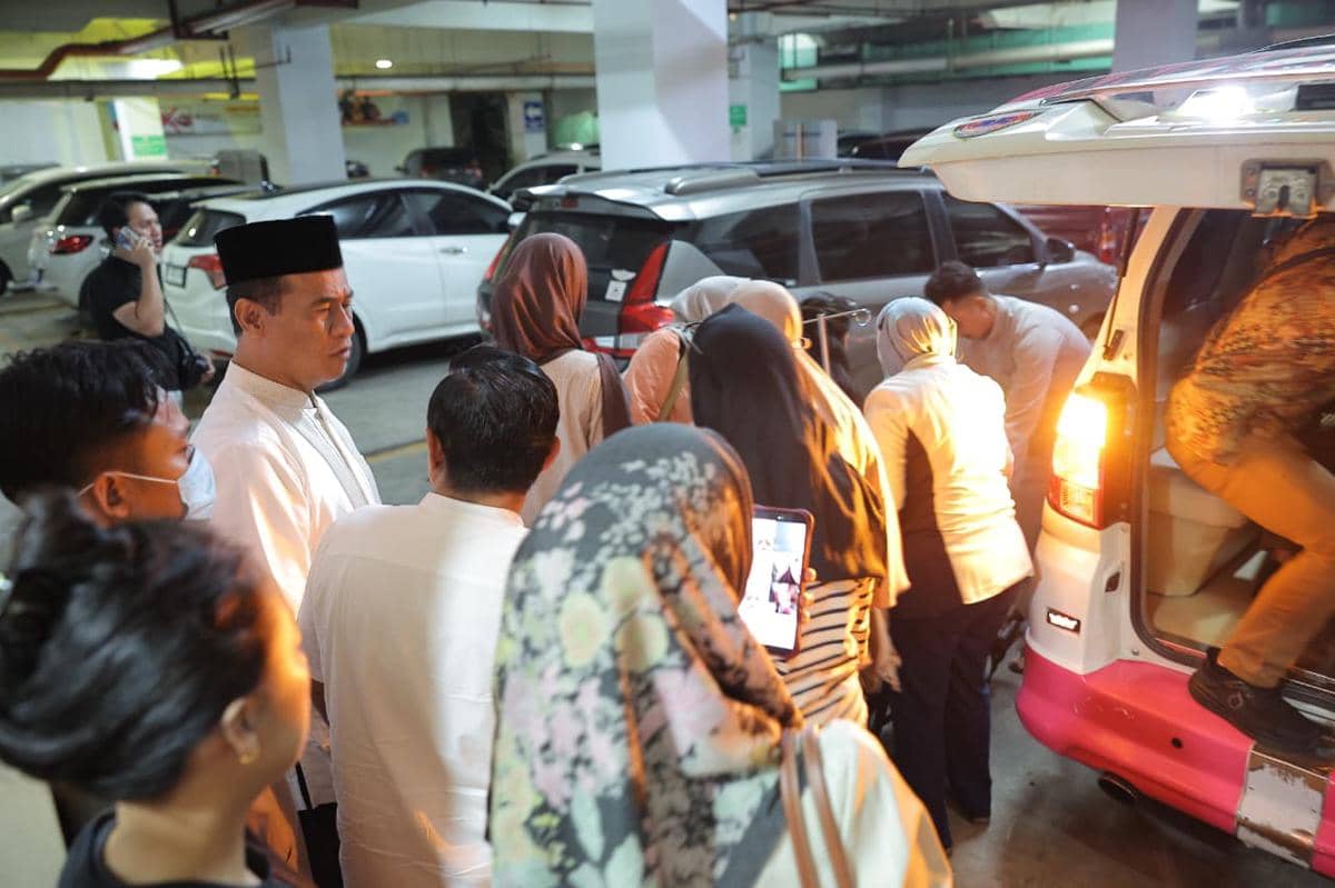 Menteri Pertanian (Mentan), Andi Amran Sulaiman mengantarkan jenazah Anggota IV BPK RI Haerul Saleh dari RSUD Pasar Minggu, Jumat (8/5/2026)