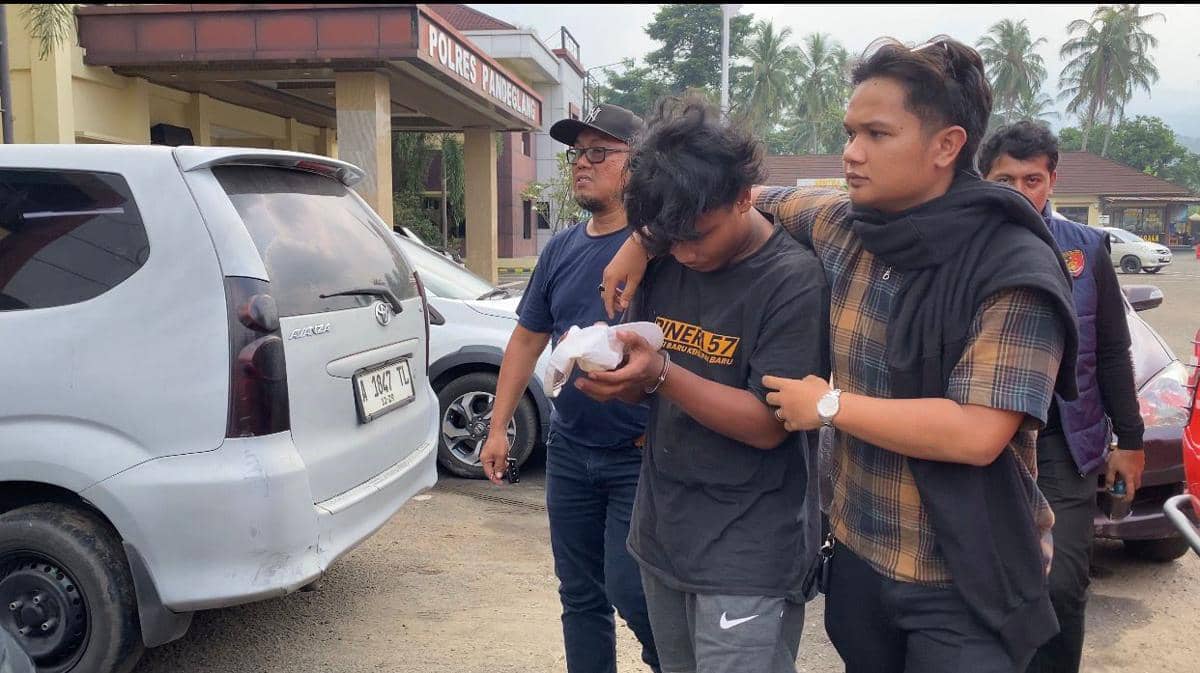 Terduga pelaku inisial OK saat diamankan polisi (Dok. Humas Polres Pandeglang)