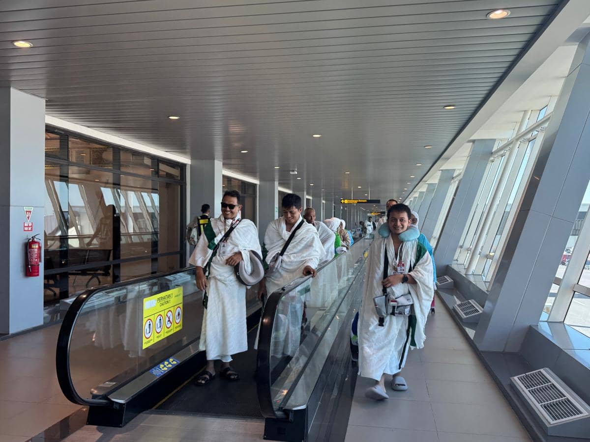 Pakai Kain Ihram, CJH Surabaya Gelombang Dua Terbang Ke Makkah