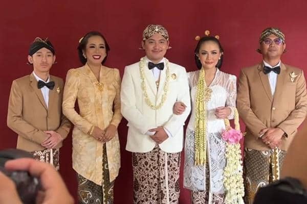 7 Potret Soimah di Akad Pernikahan Anak Pertama, Nangis Pas Ijab Kabul