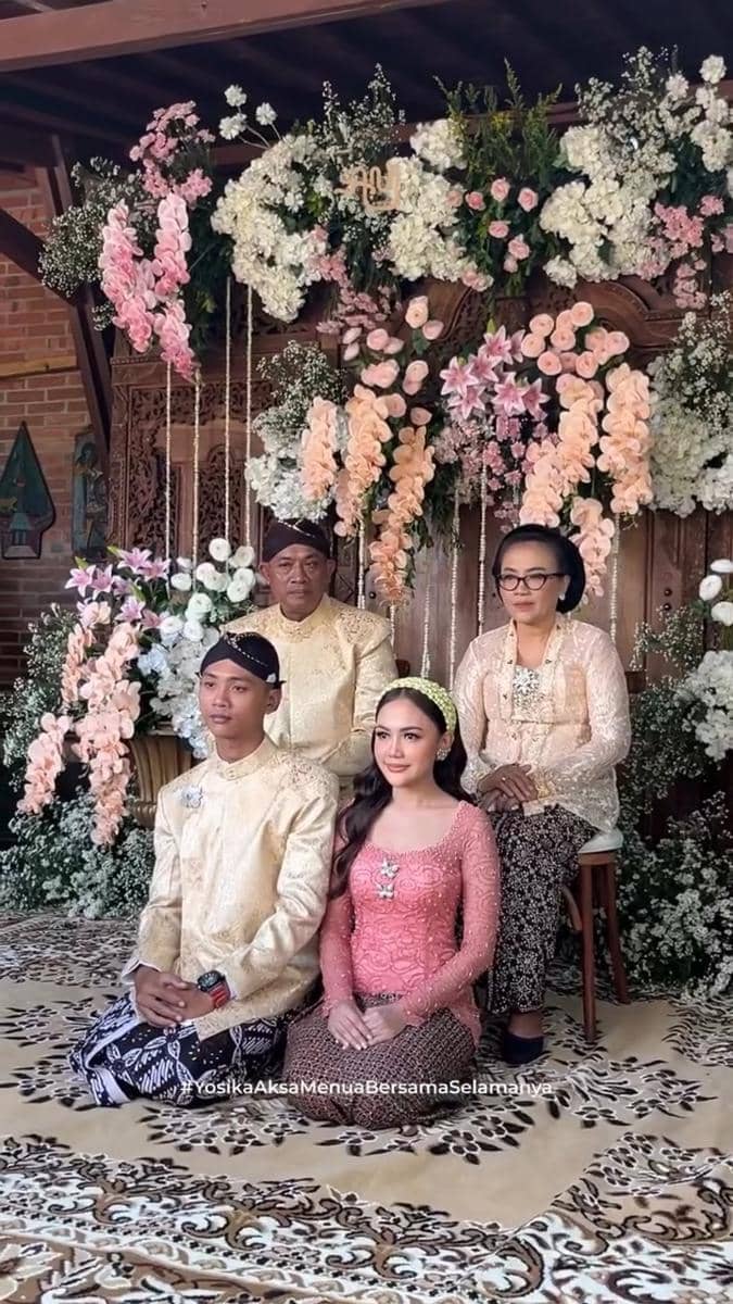gaya keluarga di pernikahan anak Soimah