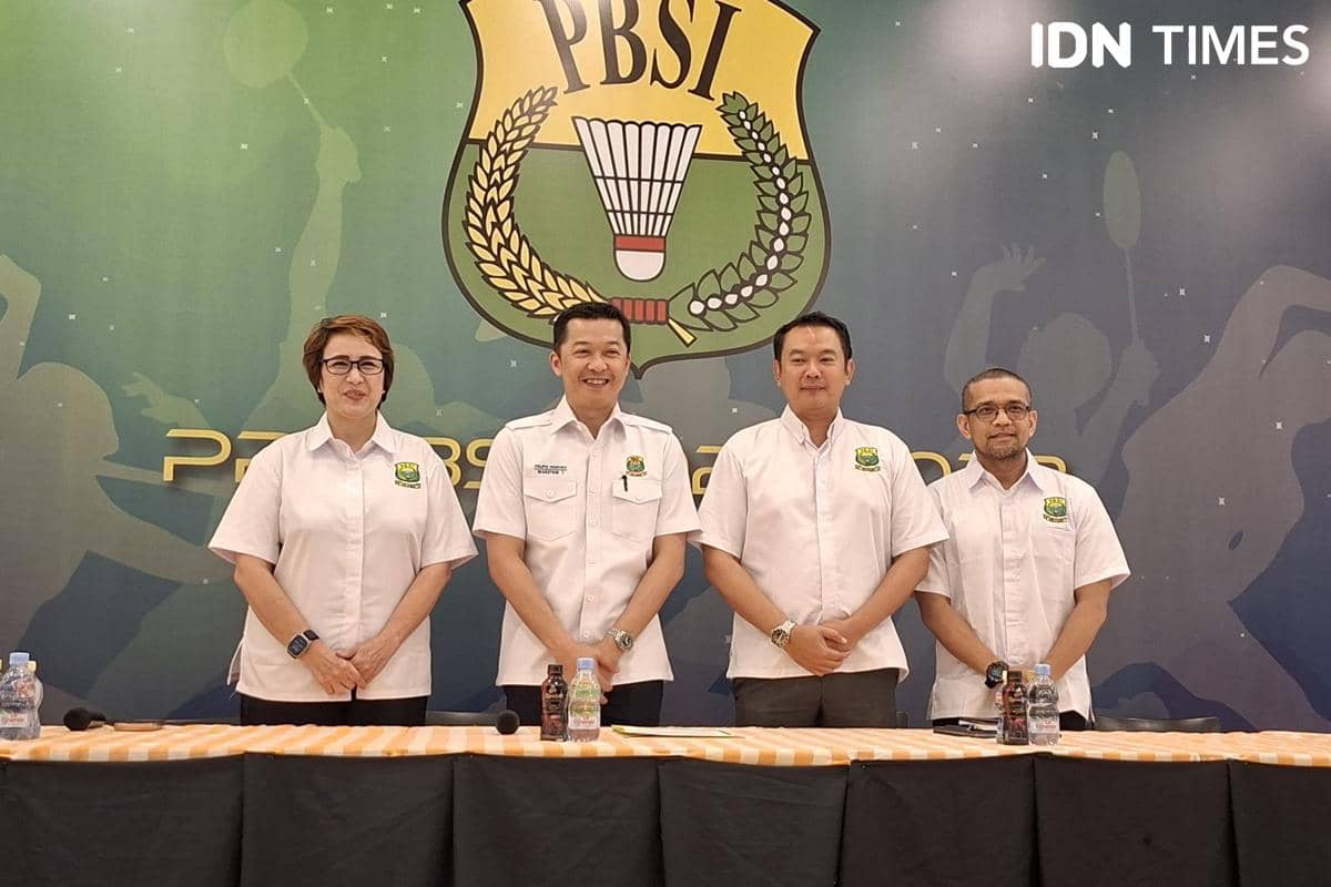 Yuni Kartika, Taufik Hidayat, Eng Hian, dan coach Hermanto Chaniago dalam Konferensi pers Evaluasi Hasil Piala Thomas dan Uber 2026 (IDN Tim