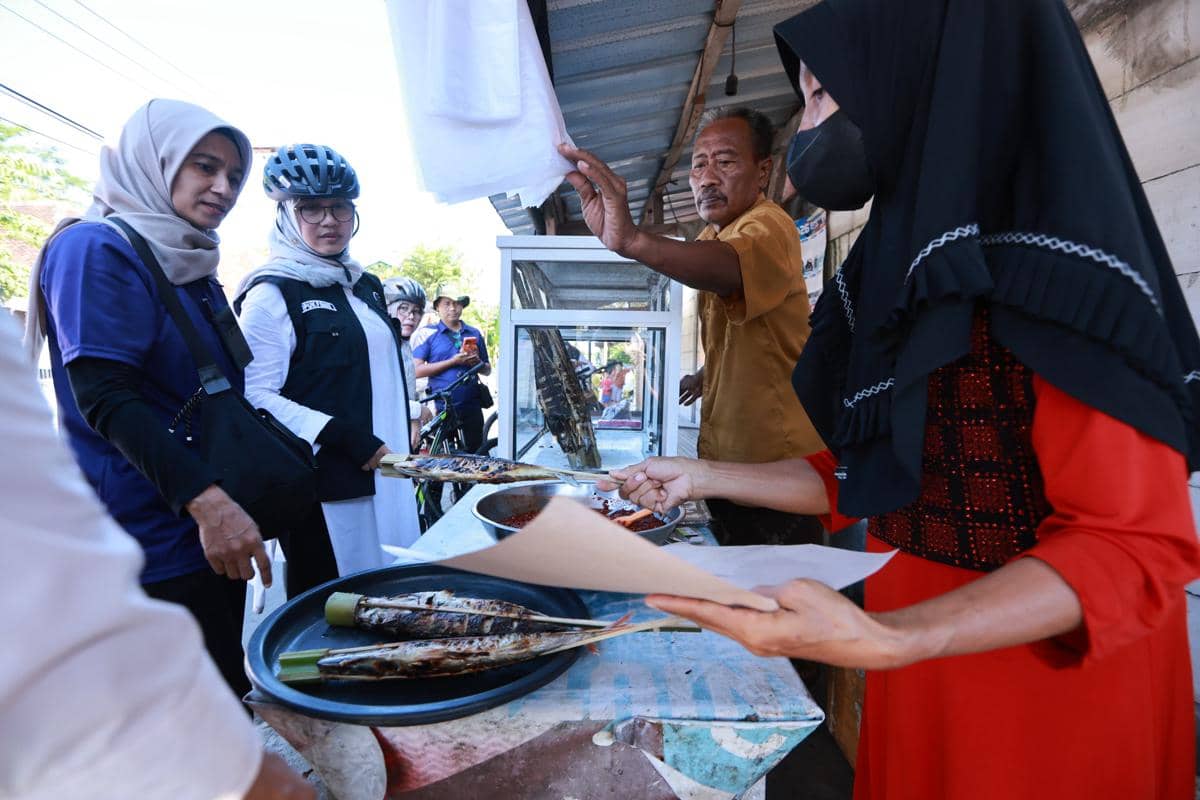 Pesona Kuliner Ikan Asap Paling Enak di Pantai Blimbingsari Banyuwangi