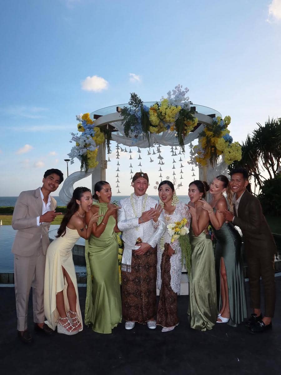 Pernikahan Ayah Jennifer Coppen