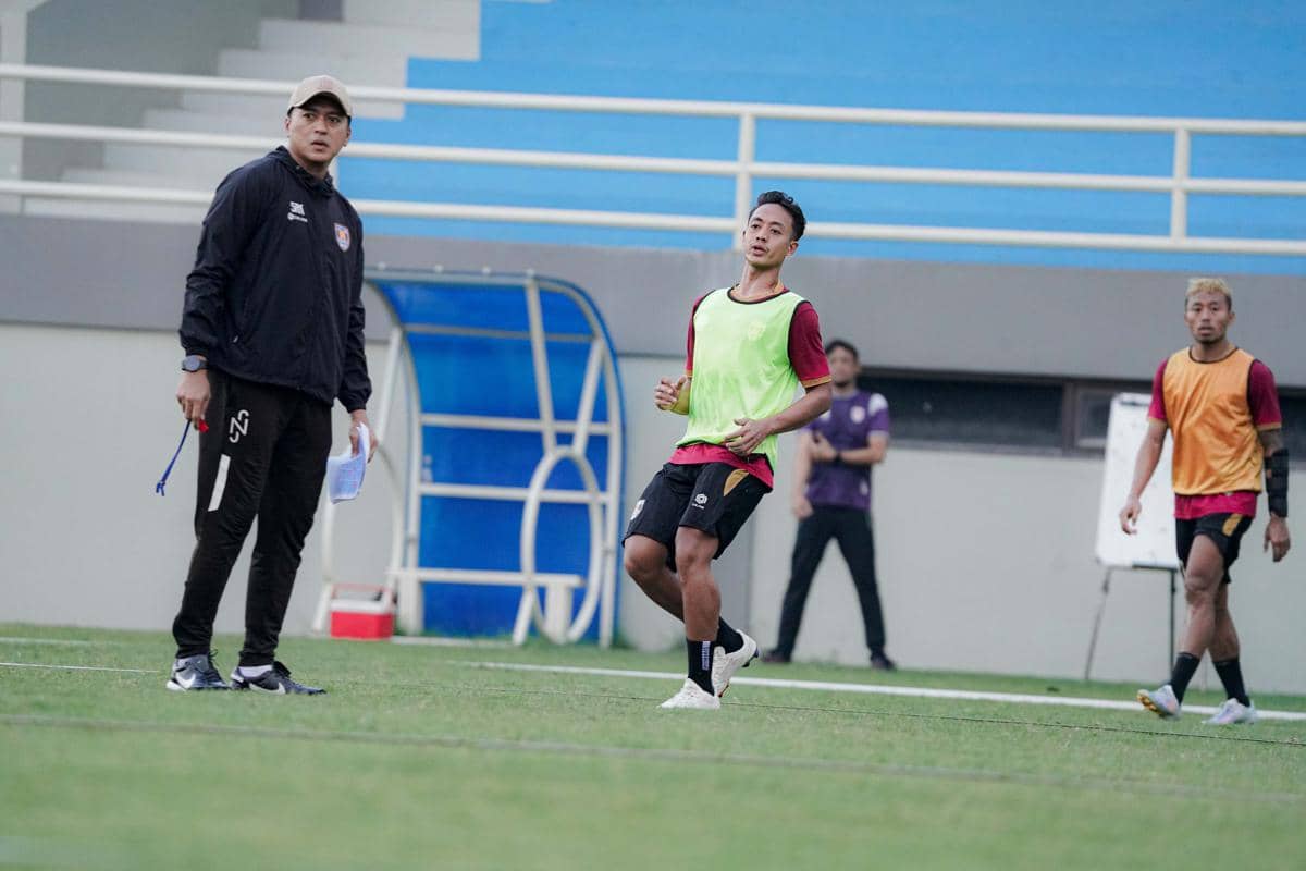 Pelatih Kendal Tornado FC, Stefan Keeltjes