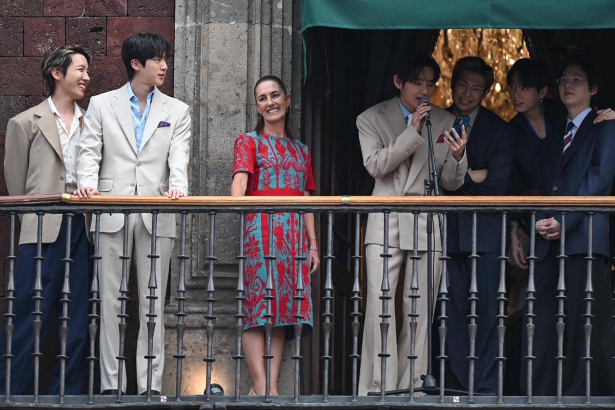 BTS saat berada di Istana Nasional Meksiko pada Rabu (6/5/2026) 