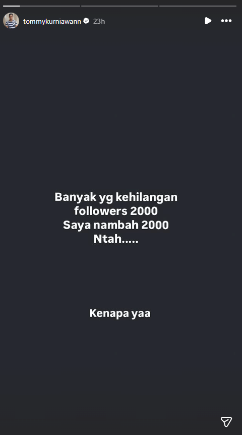Tangkapan layar Instagram Story dengan tulisan tentang kehilangan dan penambahan dua ribu pengikut di akun media sosial.