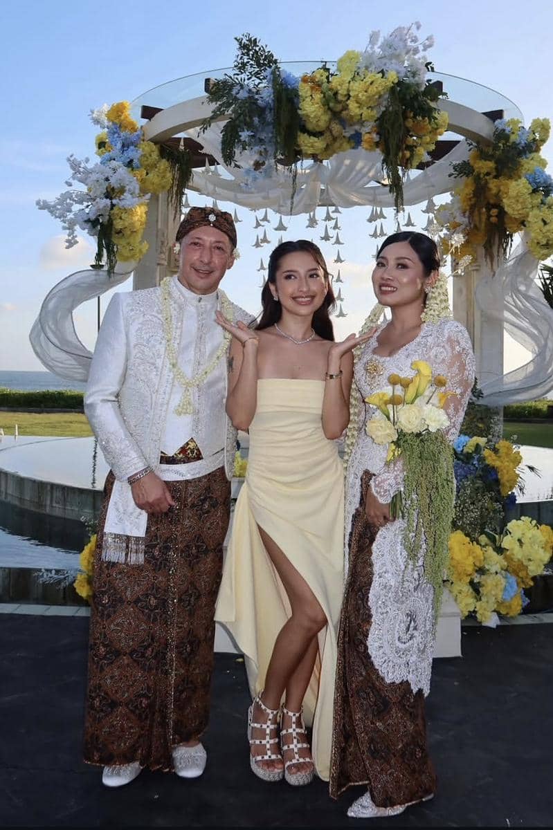 Pernikahan ayah Jennifer Coppen