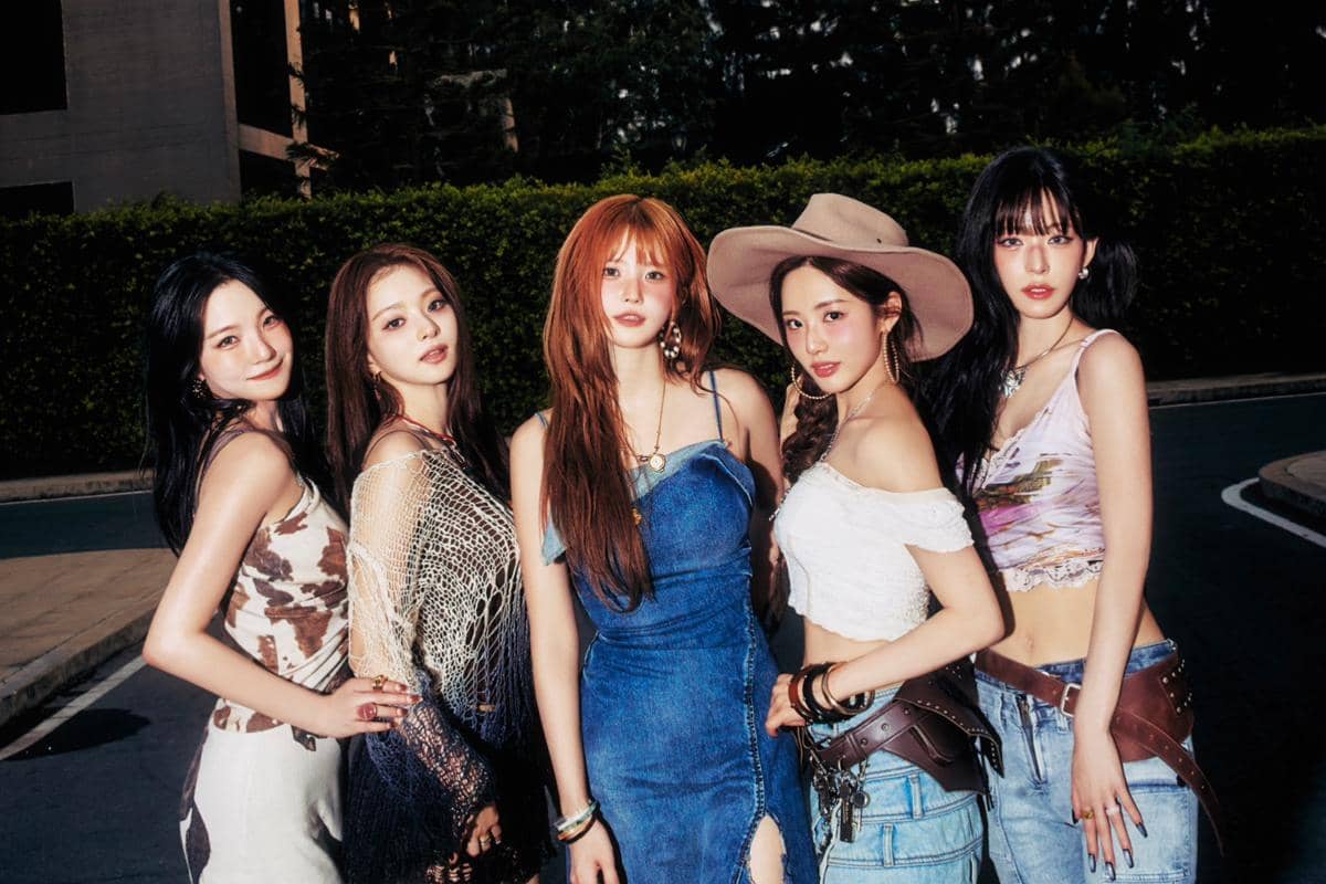potret kelima anggota fromis_9 saat ini dalam comeback "LIKE YOU BETTER"