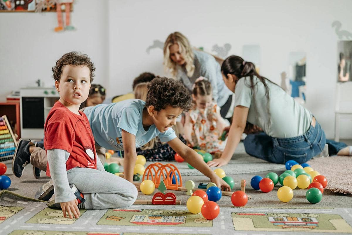 ilustrasi kegiatan anak di daycare