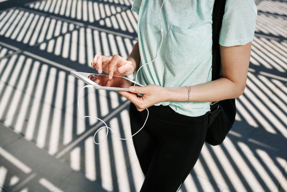 Wired Earphones Comeback? Gen Z mulai Balik ke Headset Kabel
