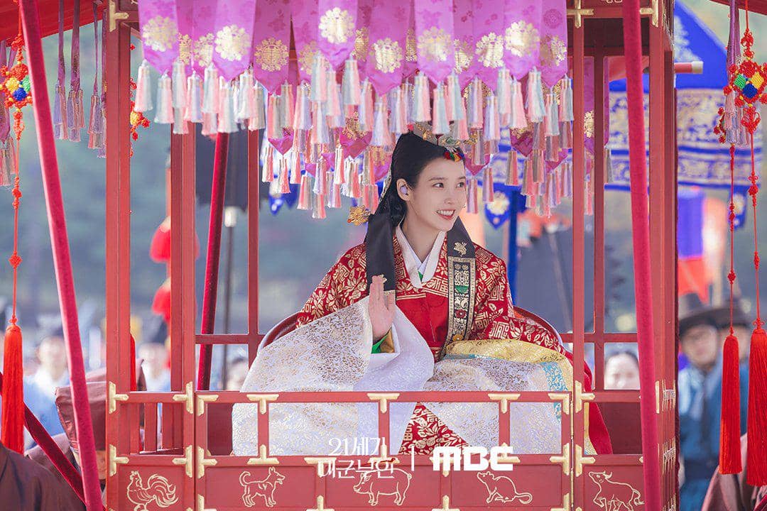 IU di Perfect Crown