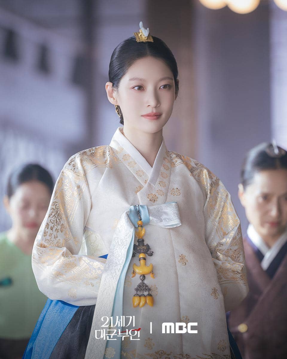 Gong Seung Yeon di Perfect Crown