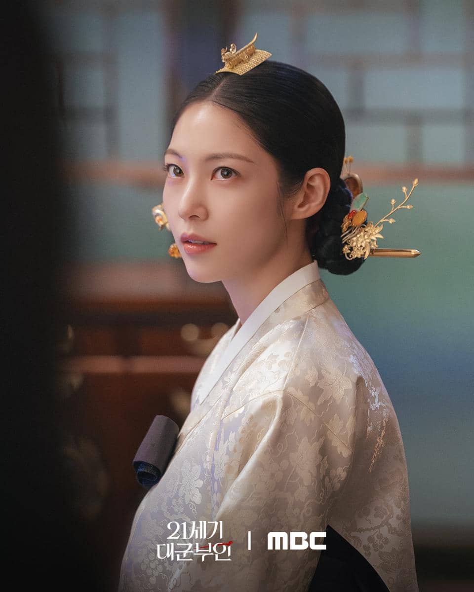 Gong Seung Yeon di Perfect Crown 