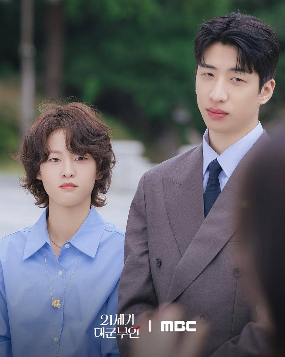 Lee Yeon dan Yoo Su Bin di Perfect Crown