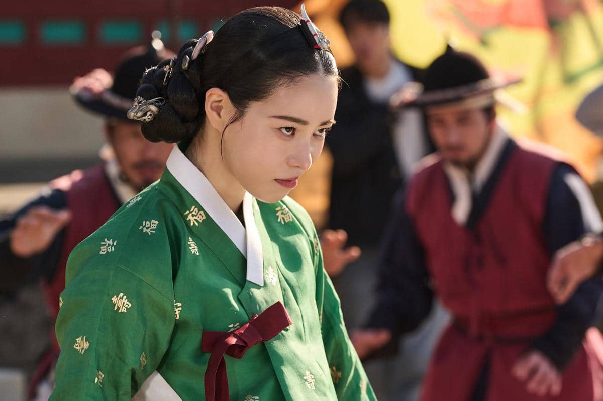 7 Misteri yang Muncul di Episode Perdana My Royal Nemesis