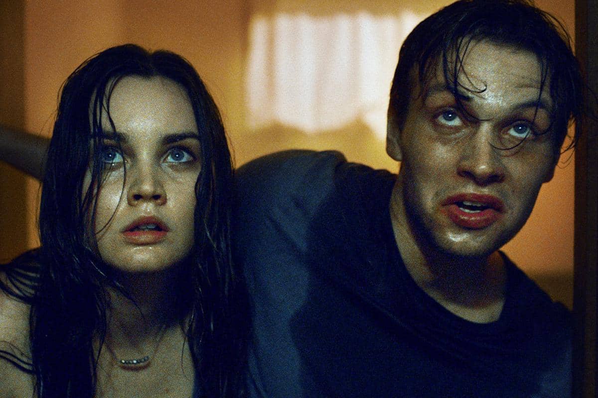 adegan dalam film The Beach House
