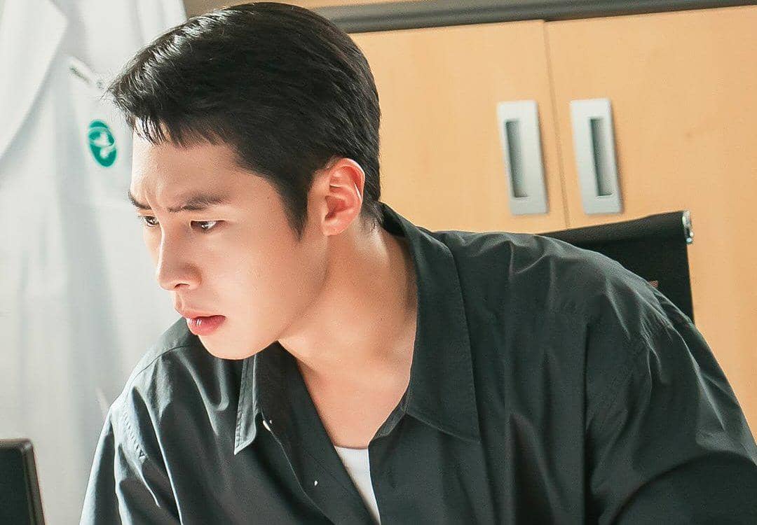 5 Perjuangan Ji Ui Beradaptasi di Pulau dalam Doctor On The Edge