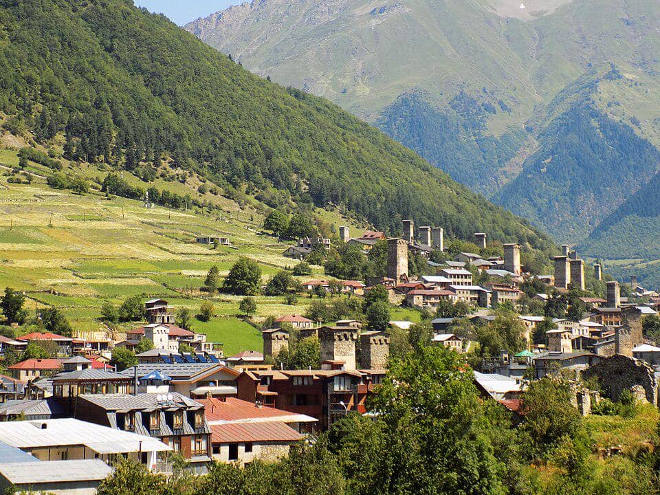 Potret Kota Mestia di Georgia 