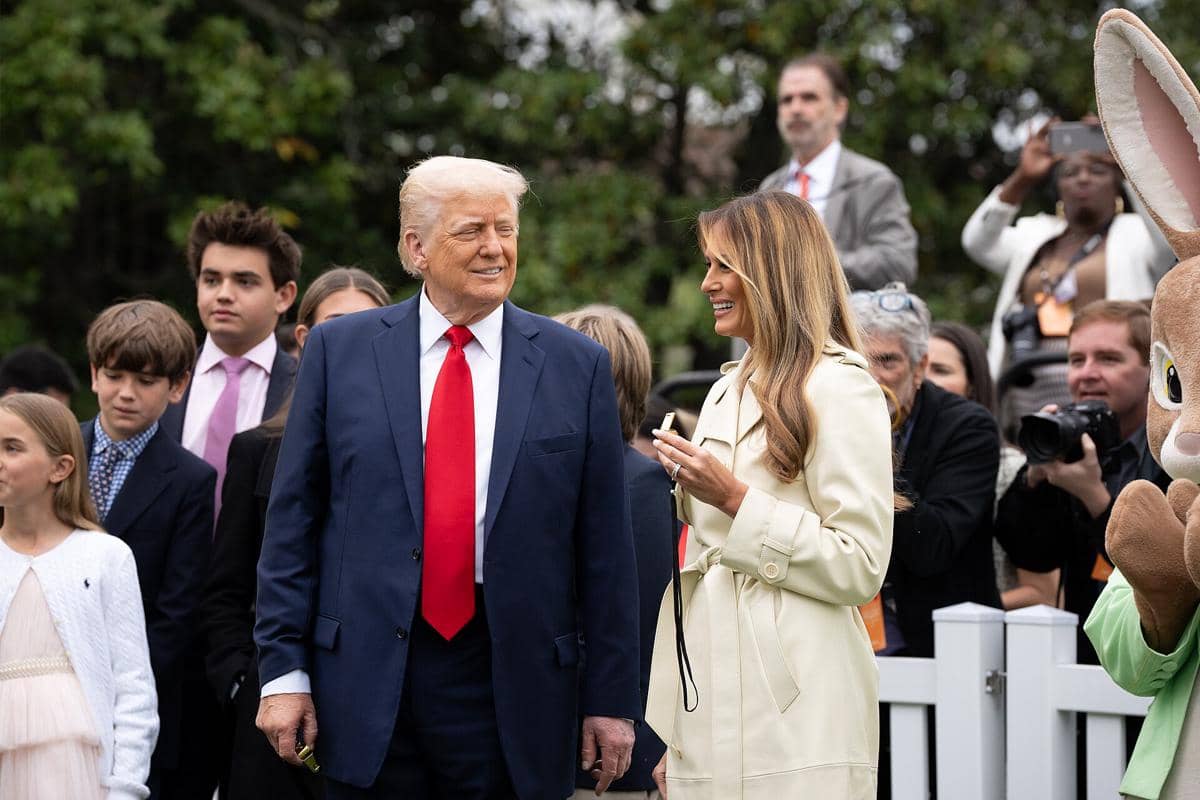 Donald Trump sedang berada di Gedung Putih. 