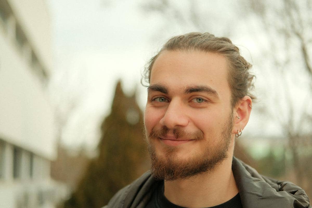 ilustrasi model Chin curtain beard (unsplash.com/İsmail Efe Top)