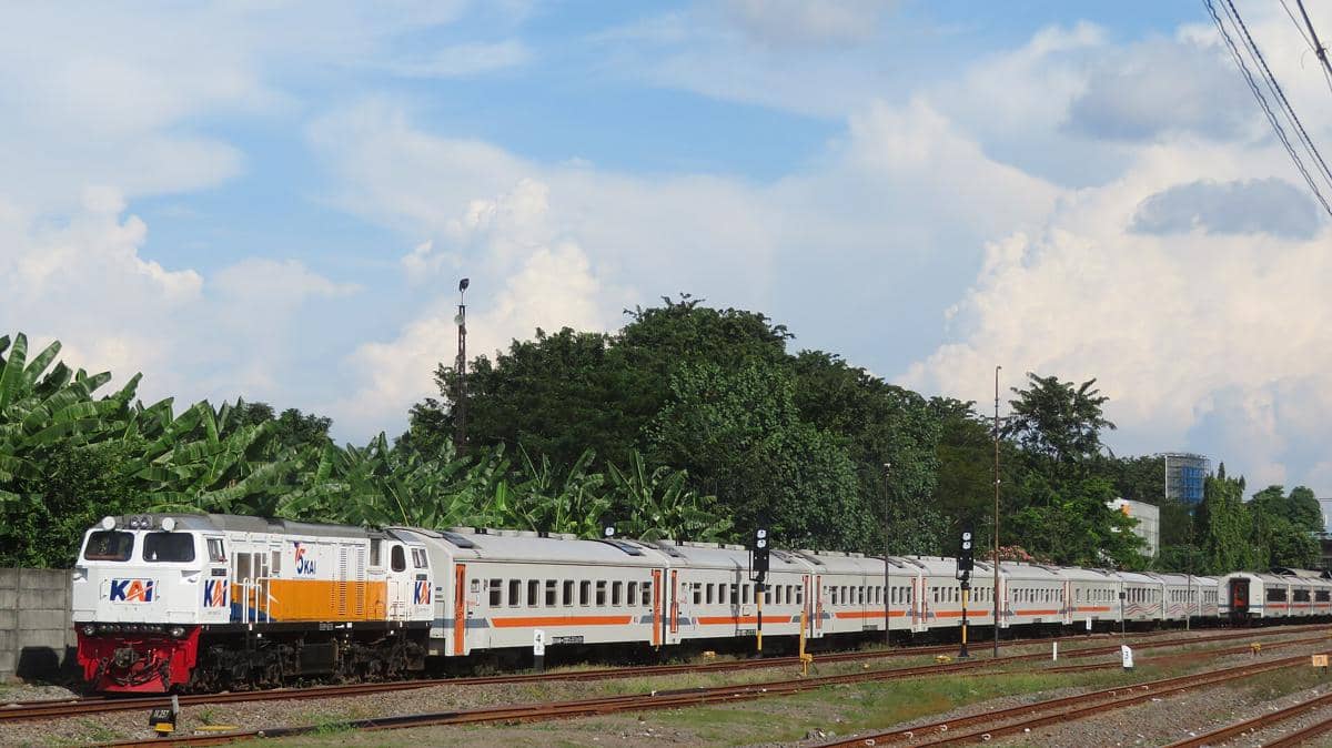 potret kereta api Indonesia simbol kedaulatan