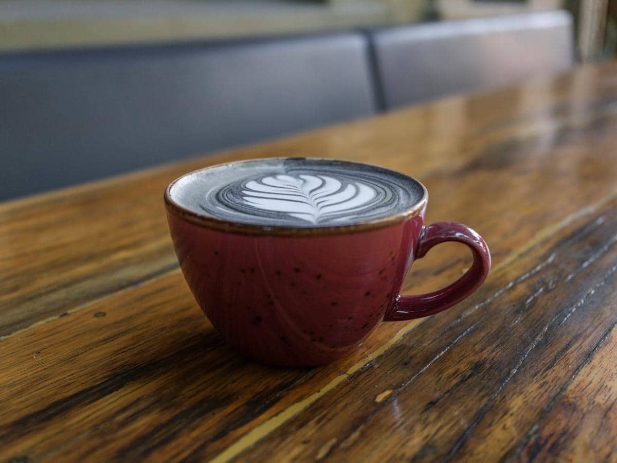 ilustrasi ube latte creamy 
